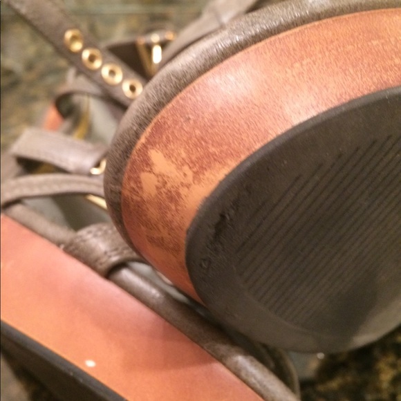 Elle Wedge - Picture 10 of 10